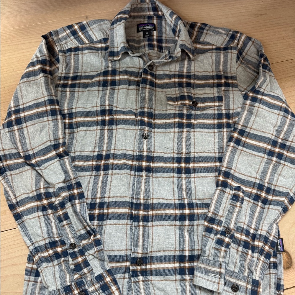 Patagonia men’s xs flannel great condition